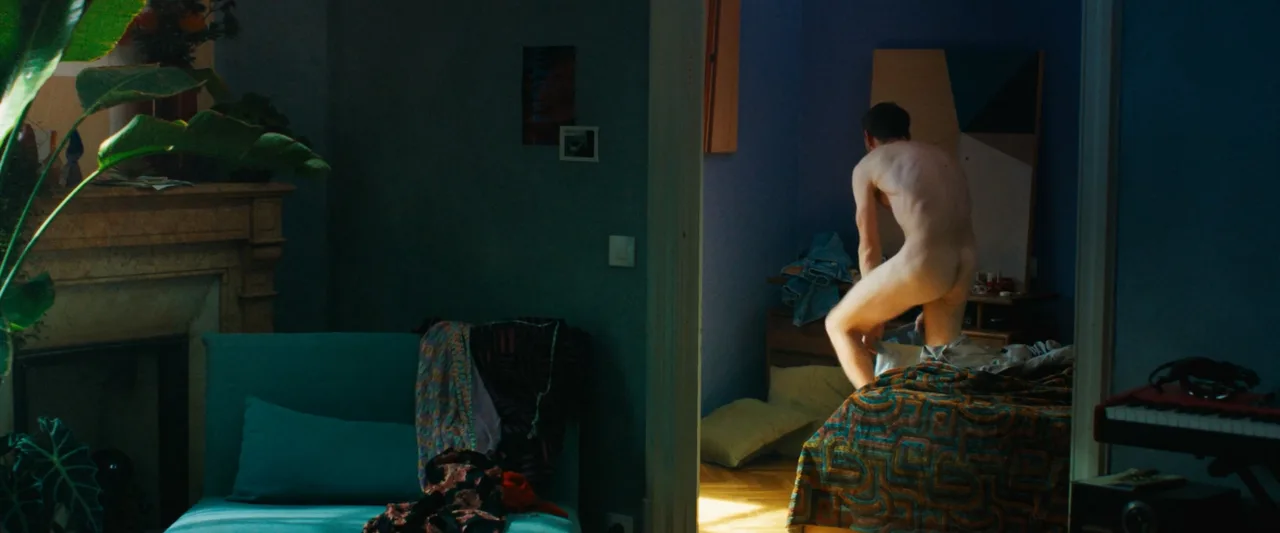 Jamie Bell naked and crouching on a bed in Rosebush Pruning - photo 3