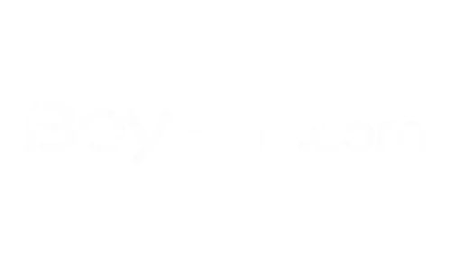 Svag hvid tekst på hvid baggrund lyder "Boy" og ".com" uden andre synlige elementer.