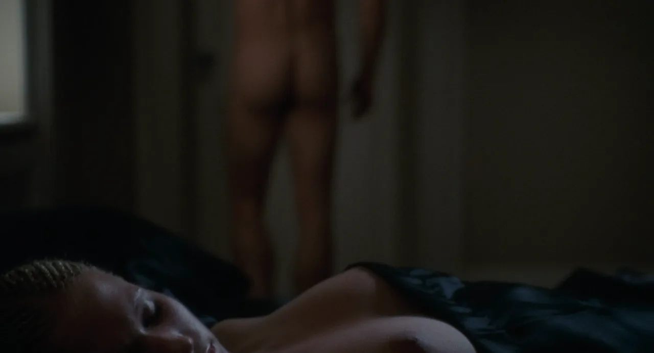 Ryan Phillipe naked from behind in a dim bedroom scene from ’54’ - photo 6